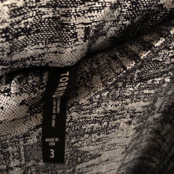 Torrid silver knit foil leggings - Picture 5 of 8